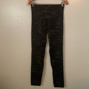Spanks camo leggings